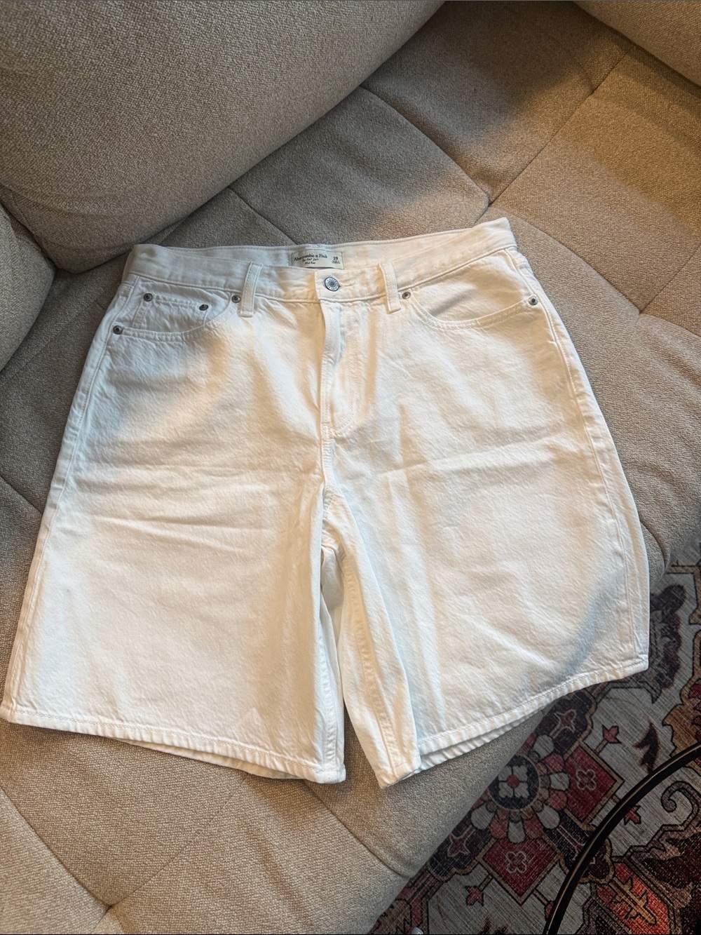 NWOT - Abercrombie & Fitch Curve Love Mid Rise Jort